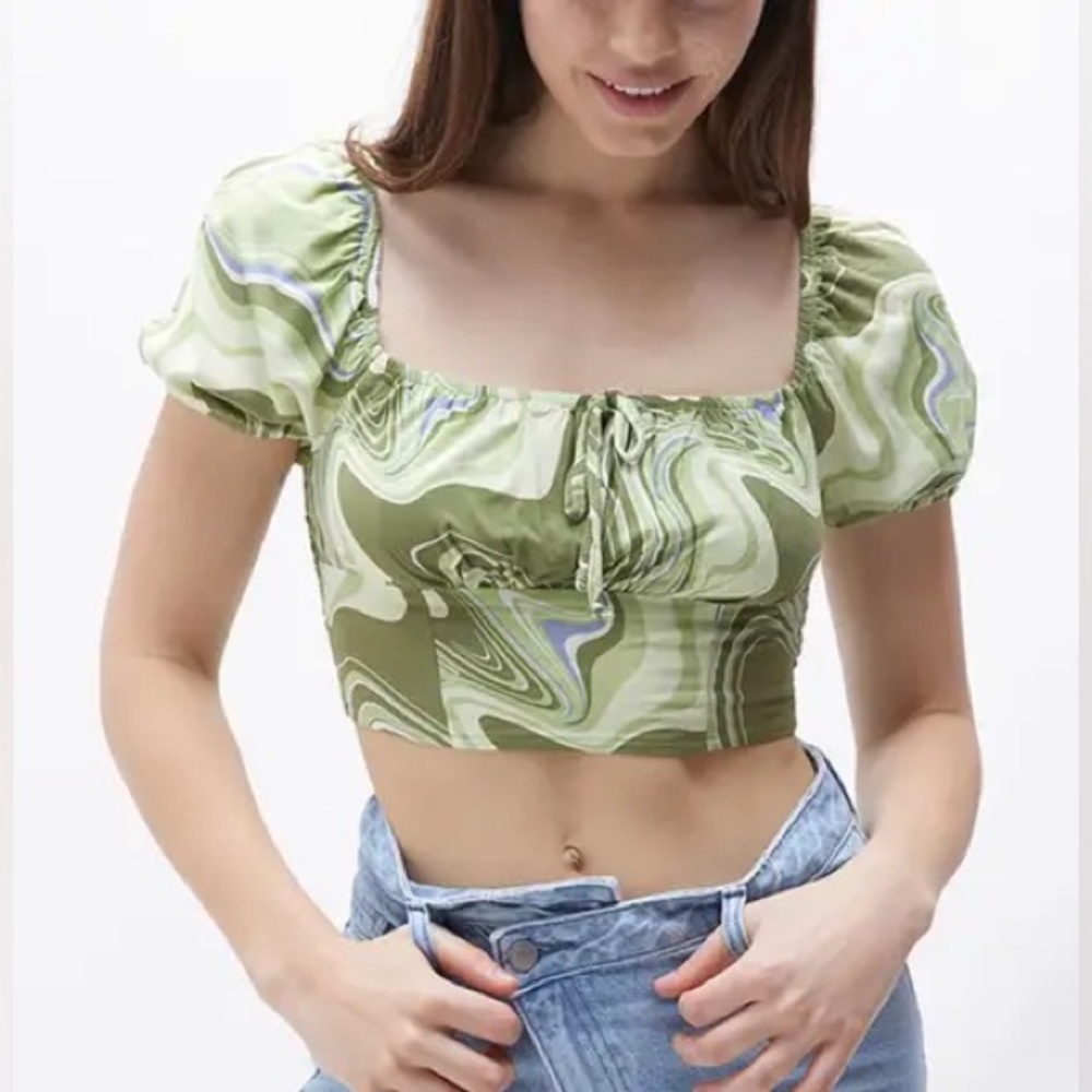 PacSun LA Hearts Smocked Green Cropped Short Sleeve Shirt (Size XS)